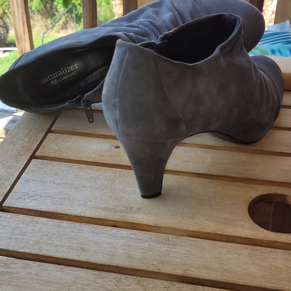 Boots/Booties - Picture 2 of 3